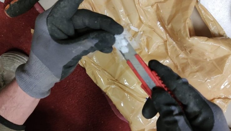 Valizin kasnağında 2 kilo 240 gram metamfetamin ele geçirildi