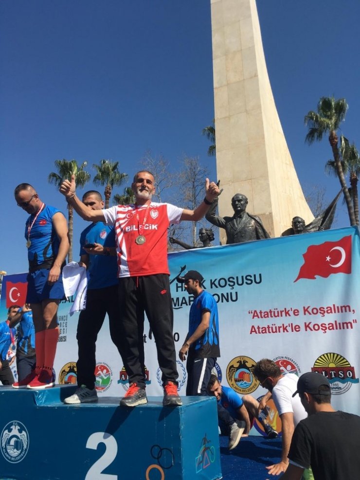 60 yaşındaki Bilecikli atletten büyük başarı