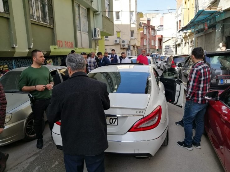 Adana’da silahlı park kavgası: 3 yaralı