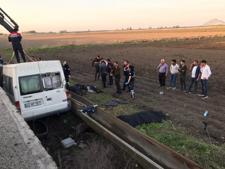 İşçi servisi şarampole devrildi: 3 ölü, 14 yaralı