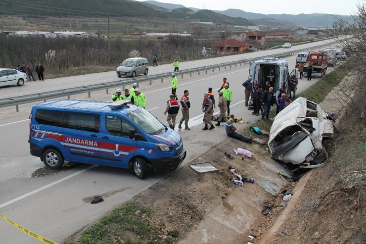 Minibüs şarampole yuvarlandı: 9 yaralı