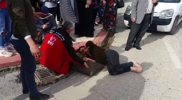 Bursa’da kadına hafif ticari araç çarptı, ilk yardımı vatandaşlar yaptı