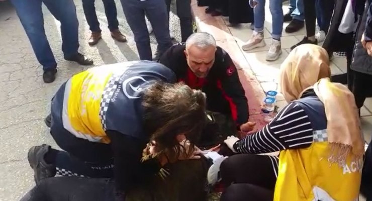 Bursa’da kadına hafif ticari araç çarptı, ilk yardımı vatandaşlar yaptı