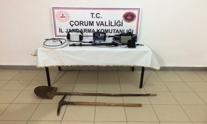 Jandarma’dan kaçak kazı yapan gruplara suçüstü