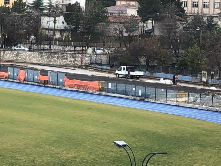 Dumlupınar Stadyumuna 3 bin 100 kişilik tribün yapımı devam ediyor