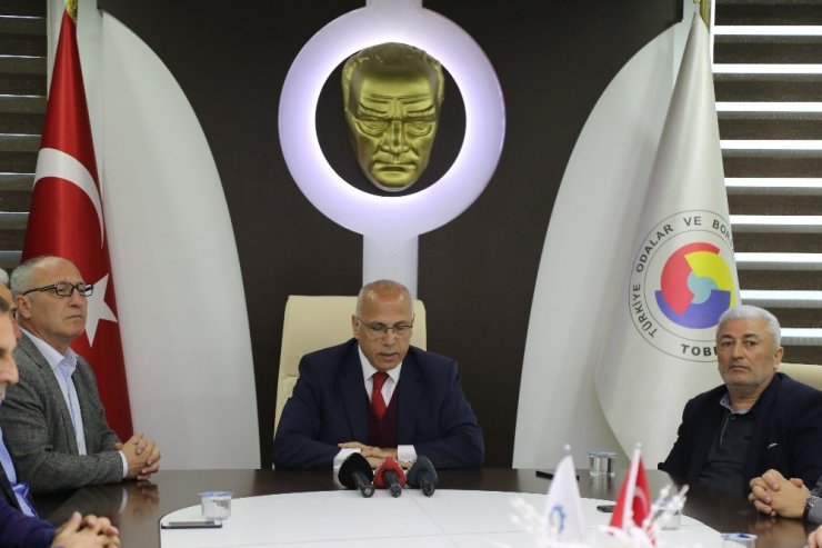 Hopa TSO Başkanı Akyürek: "Tır kuyruğunun sorumlusu biz değiliz”