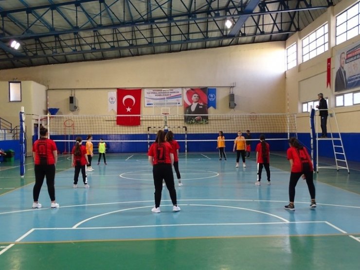 İncirliova’da voleybol turnuvası başladı