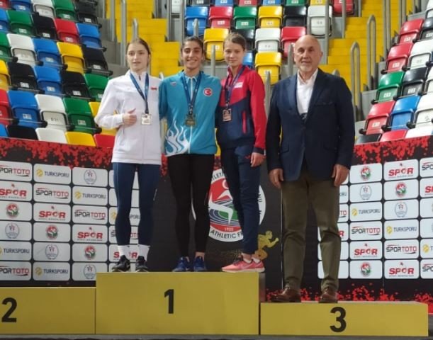 Vanlı Nevin Balkan şampiyonu oldu