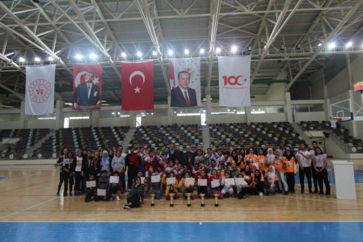 Okullararası basketbol turnuvası sona erdi