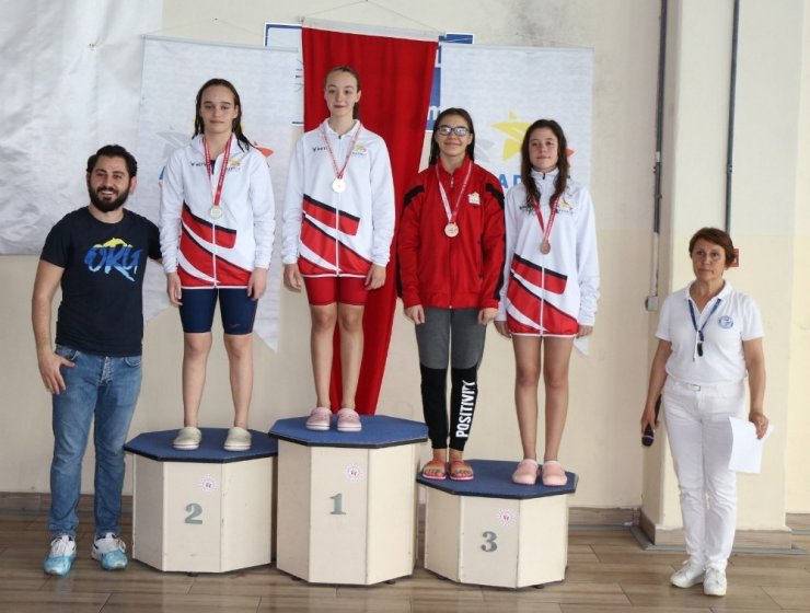 Yıldız kulaçlar Manisa’da kıyasıya yarıştı
