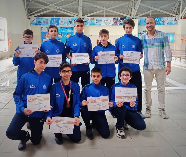 Analigde, yüzme takımı yarı finale çıktı