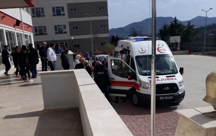 Öğrenciler doğum günü kutlamasında zehirlendi
