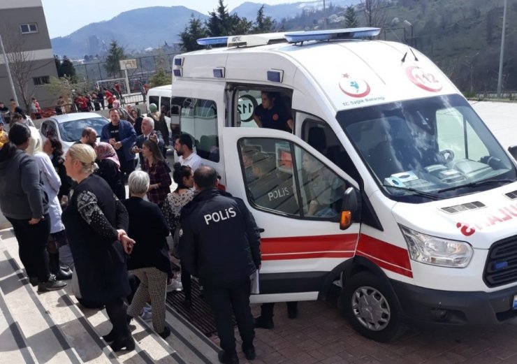 Öğrenciler doğum günü kutlamasında zehirlendi