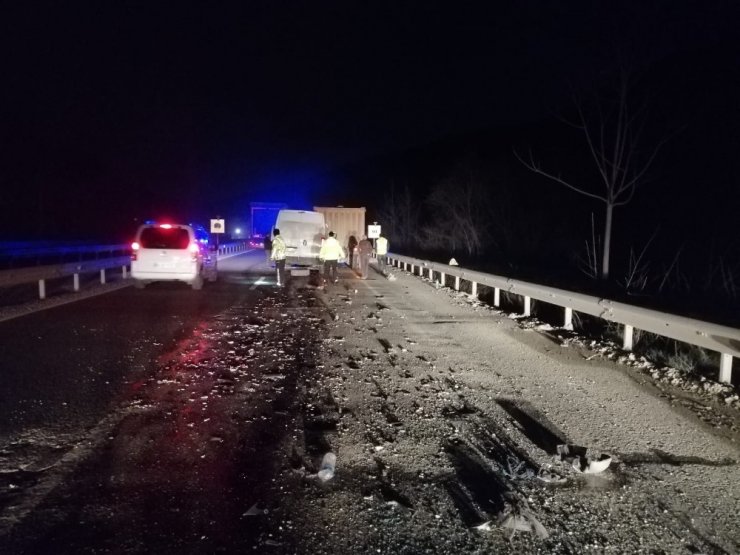 Seyir halindeki kamyonet kamyona arkadan çarptı; 1 kişi yaralandı