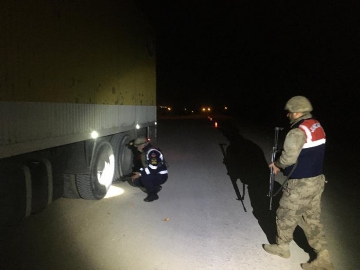 Siirt’te ağır yük taşıyan 445 araç denetlendi