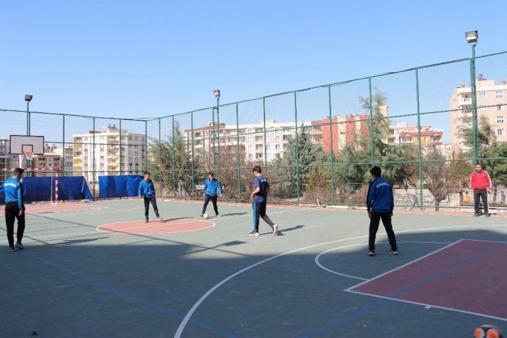 Siirtli sporcular futsalda bölge şampiyonu oldu