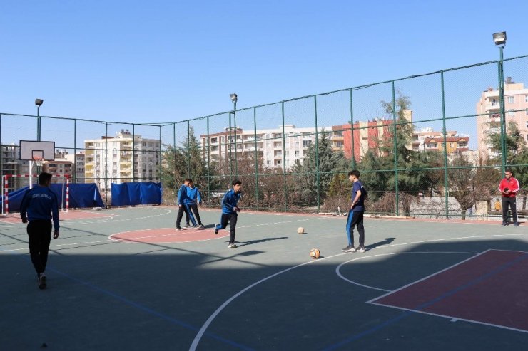 Siirtli sporcular futsalda bölge şampiyonu oldu