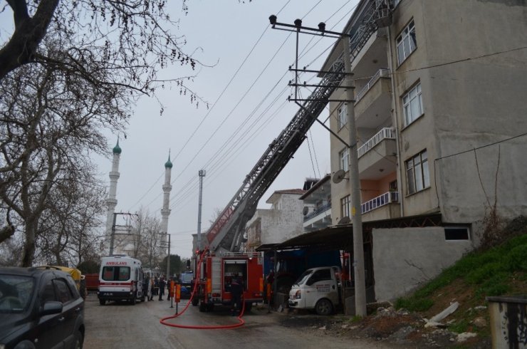 “Yangında mahsur kalanlar var” ihbarı tüm ekipleri alarma geçirdi