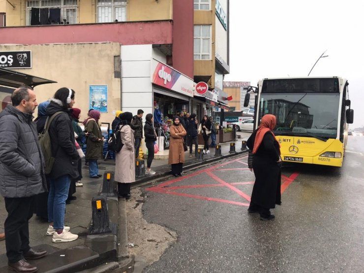 Üsküdar’da İETT otobüsünde yangın paniği