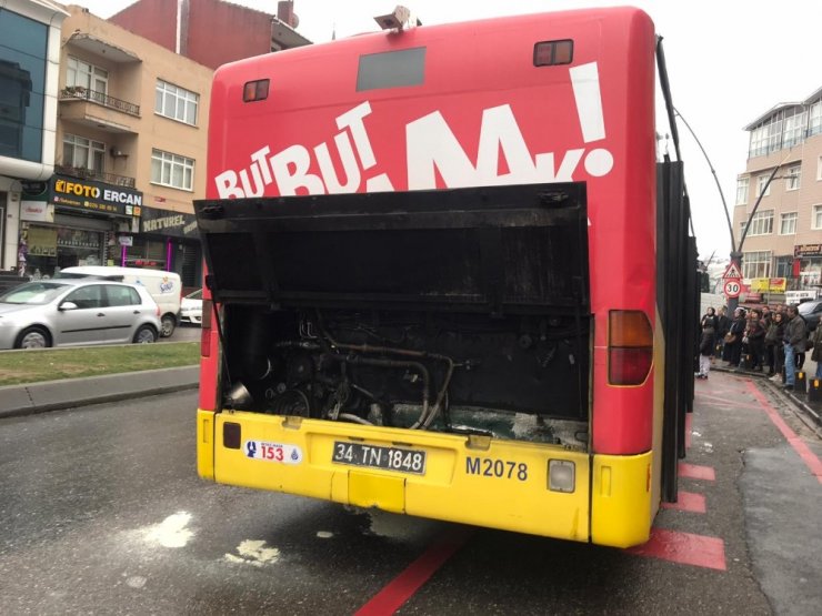 Üsküdar’da İETT otobüsünde yangın paniği