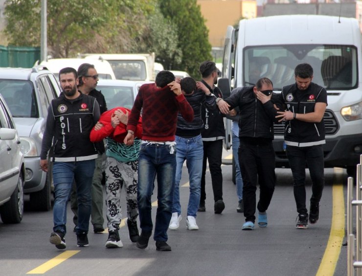 Adana’da torbacı operasyonu: 3 tutuklama