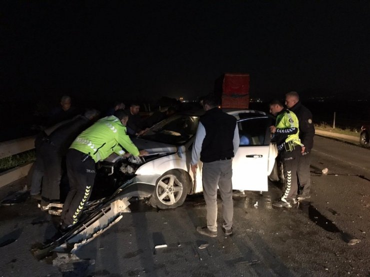 Polis memuru görev çıkışı kaza yaptı