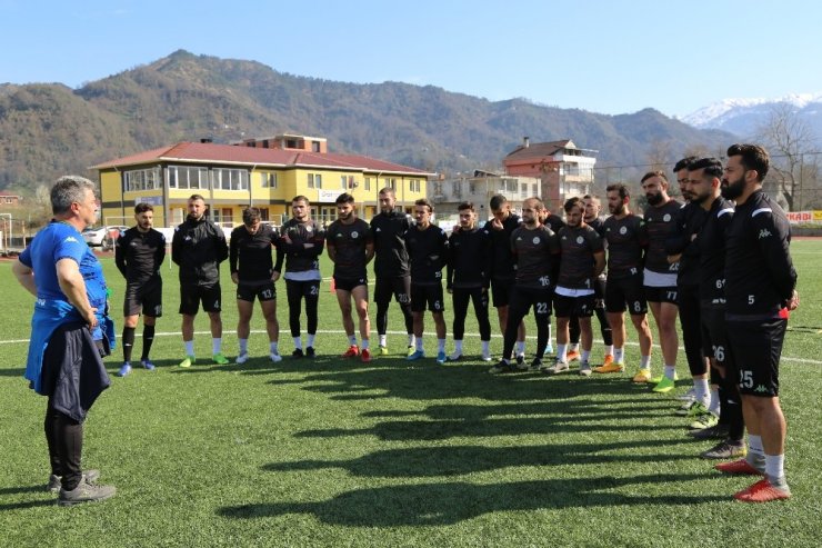 Başkan, futbolcu maaşları için kredi çekti, evini sattı!