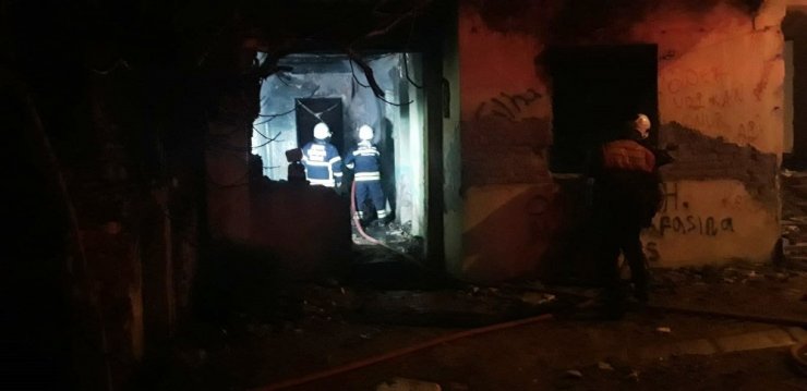 Aydın’da metruk binada yangın