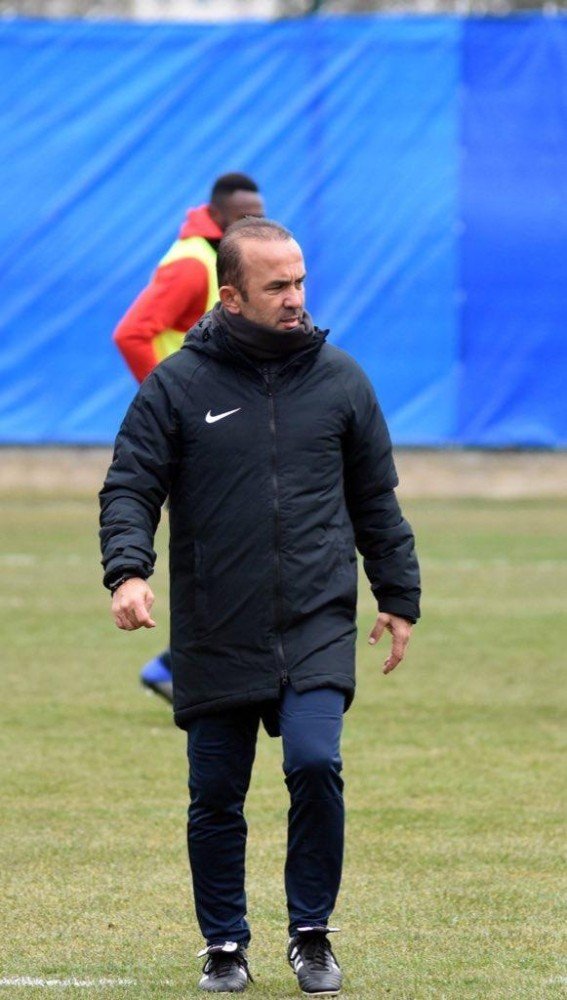 BB Erzurumspor Mehmet Özdilek ile anlaşma sağladı