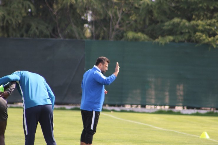 Denizlispor Teknik Direktörü Bülent Uygun’dan koronavirüsü ile ilgili ilginç açıklama: