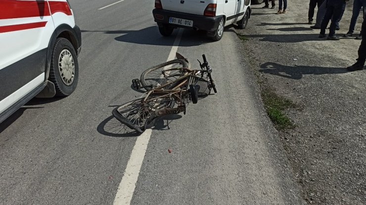 Otomobille bisiklet çarpıştı; 1 yaralı