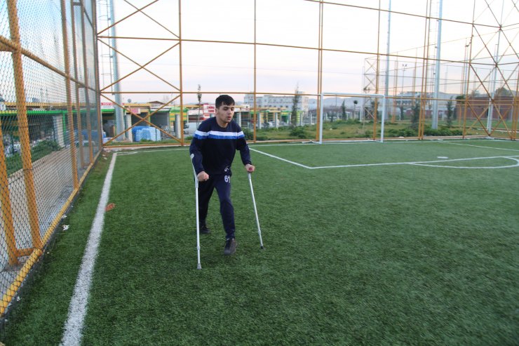 Engelini ampute futbolla aşmaya çalışıyor