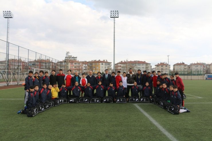 Futbolda alt yapı için malzeme dopingi