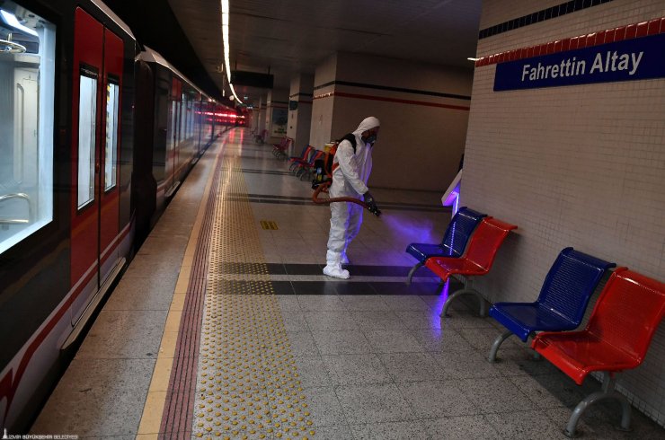 İzmir'de koronavirüse karşı dezenfekte çalışmaları hız kazandı