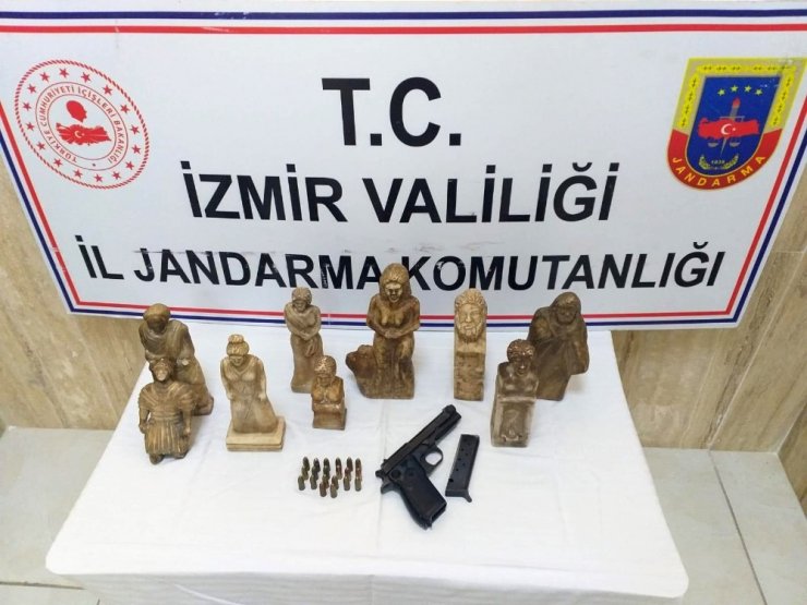 İzmir’de tarihi eser kaçakçılarına operasyon: 3 gözaltı