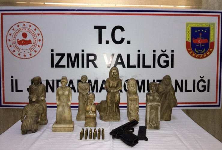 İzmir’de tarihi eser kaçakçılarına operasyon: 3 gözaltı