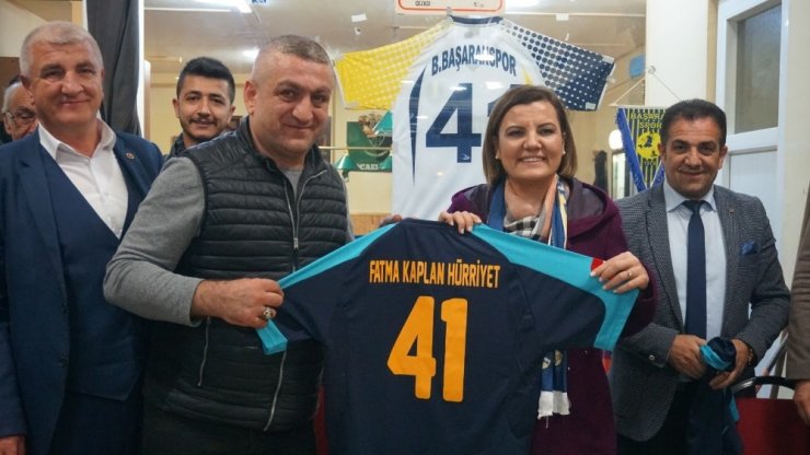 Başaranspor şampiyonluğu Başkan Hürriyet’le kutladı