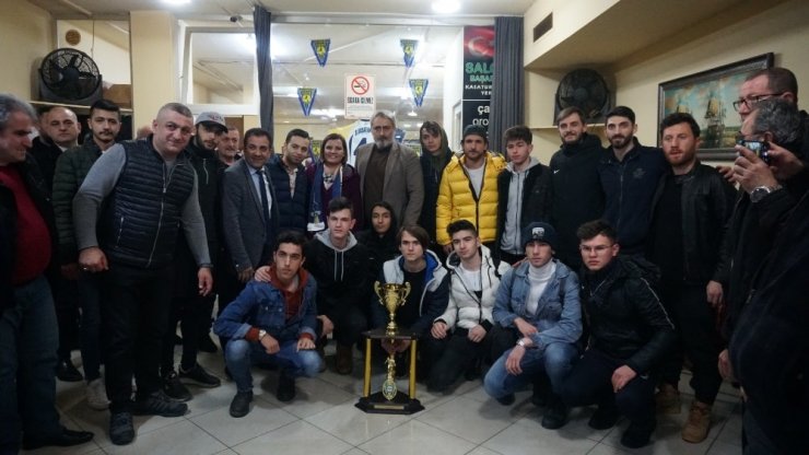 Başaranspor şampiyonluğu Başkan Hürriyet’le kutladı