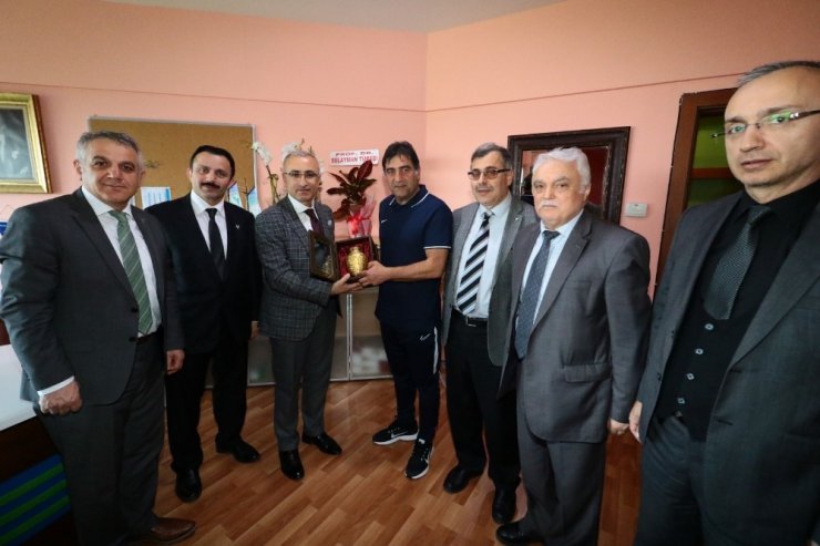 Rize Valisi Çeber’den Ünal Karaman’a hayırlı olsun ziyareti