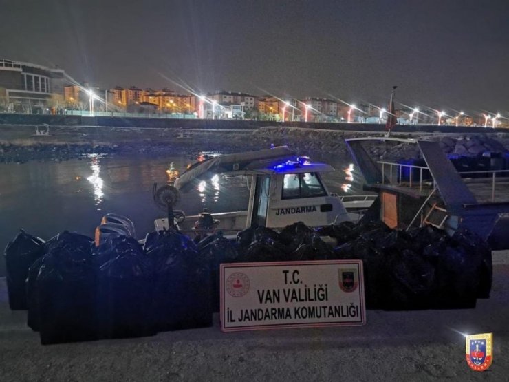 Van Gölü’nde kaçak sigara operasyonu