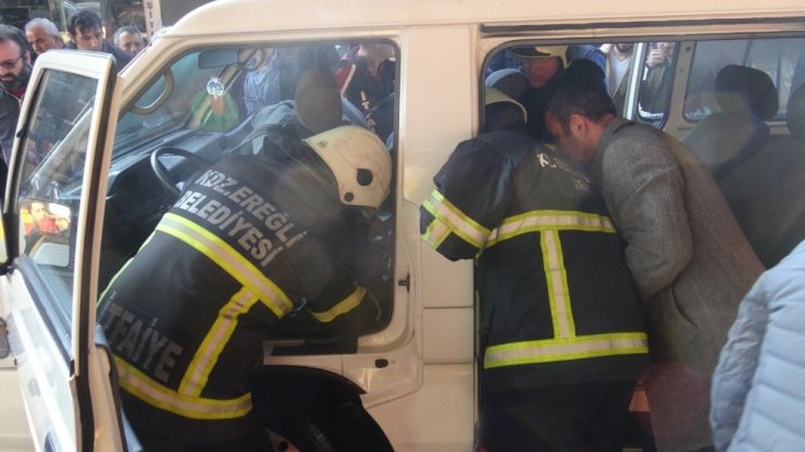 Minibüste çıkan yangını vatandaşlar söndürdü