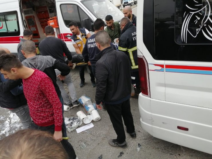 Motosiklet minibüse çarptı: 2 yaralı