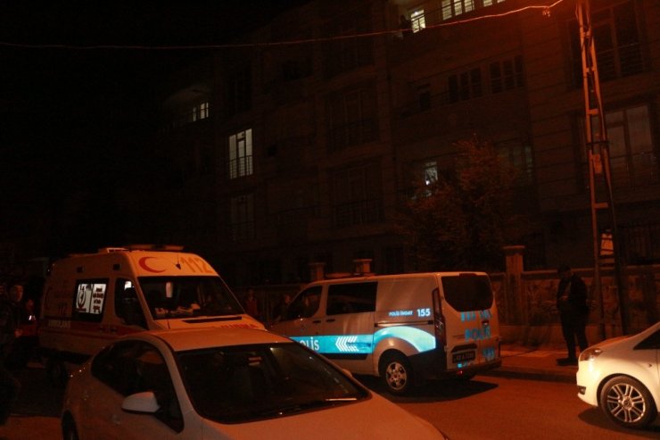Öz babasına kurşun yağdırarak öldürdü
