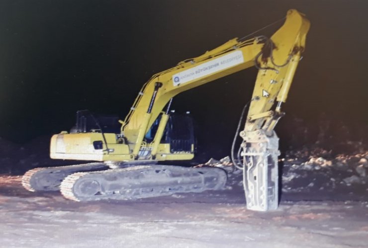 Antalya'da iş makinesinden akaryakıt hırsızlığı