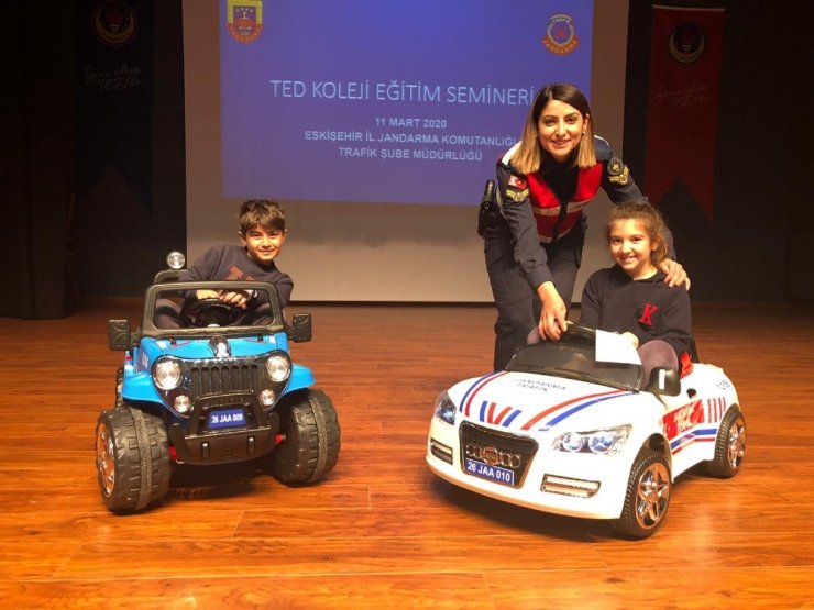 Jandarmadan çocuklara trafik eğitimi