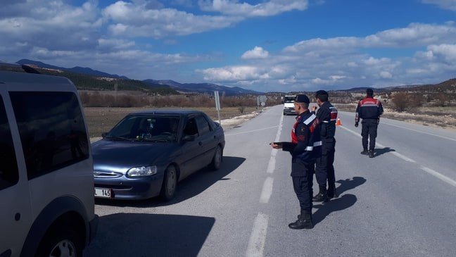 Jandarmadan araçta sigara içen sürücüye ceza