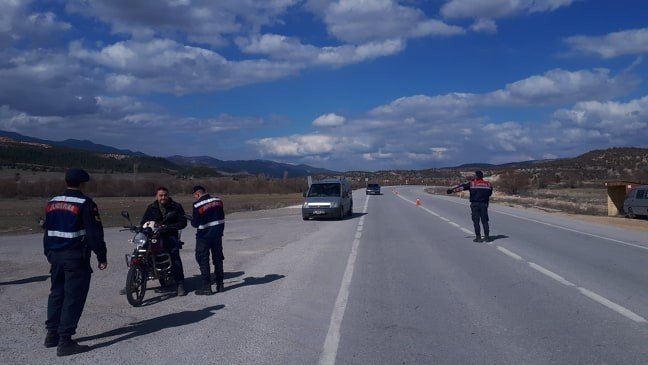 Jandarmadan araçta sigara içen sürücüye ceza