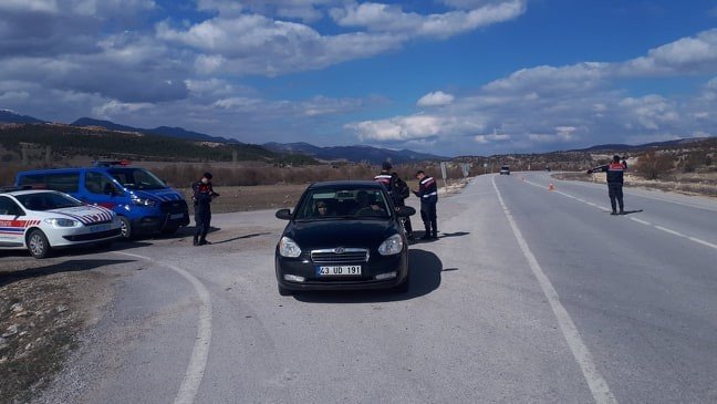 Jandarmadan araçta sigara içen sürücüye ceza