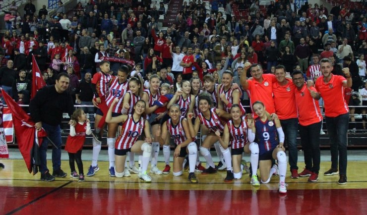 Kadın voleybol takımı Play-Off’u son maçta kaçırdı