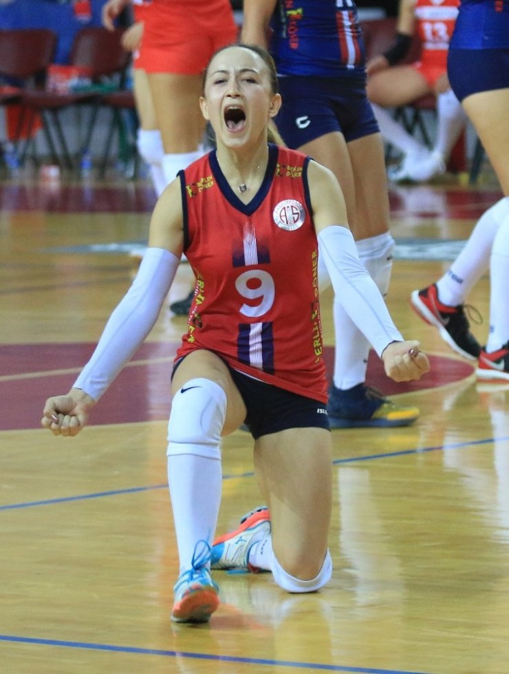 Kadın voleybol takımı Play-Off’u son maçta kaçırdı